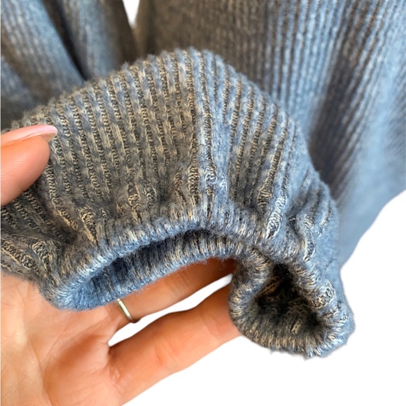 GAP Long Sleeve Cross Over Thin Sweater Top - Picture 7 of 7